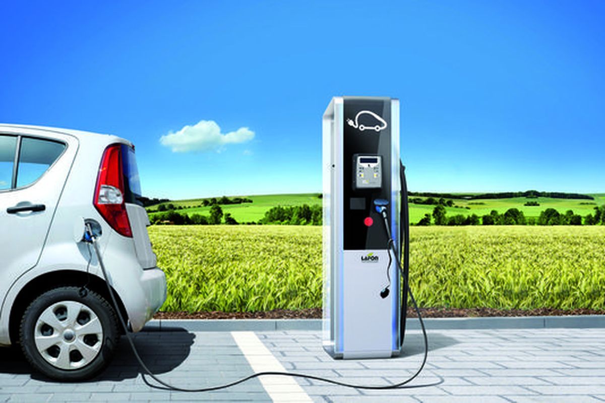 Installation de parking électrique avec borne de recharge - France Parking